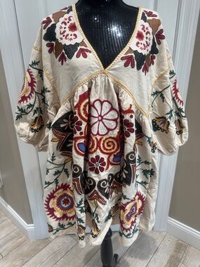 Embroidered Boho Tunic Top in Cream with Multicolor Floral